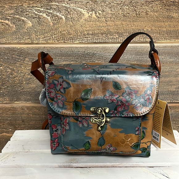 Patricia Nash Bags Patricia Nash Beautiful Girl Print Leandra Th